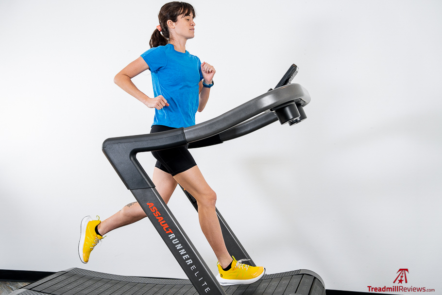 Assault Runner Elite running front
