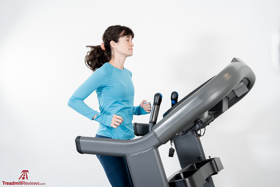 Comparison Horizon 7.8 AT Treadmill Running + Console Side
