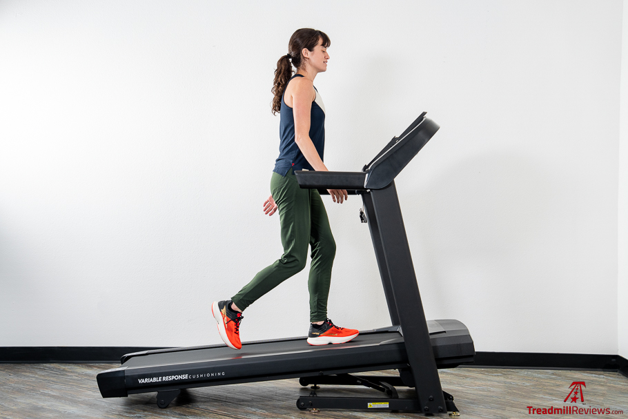 Comparison Horizon T101 Treadmill Walking on Incline