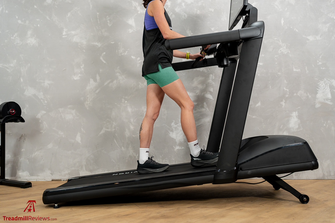 Aviron Victory Treadmill - action incline