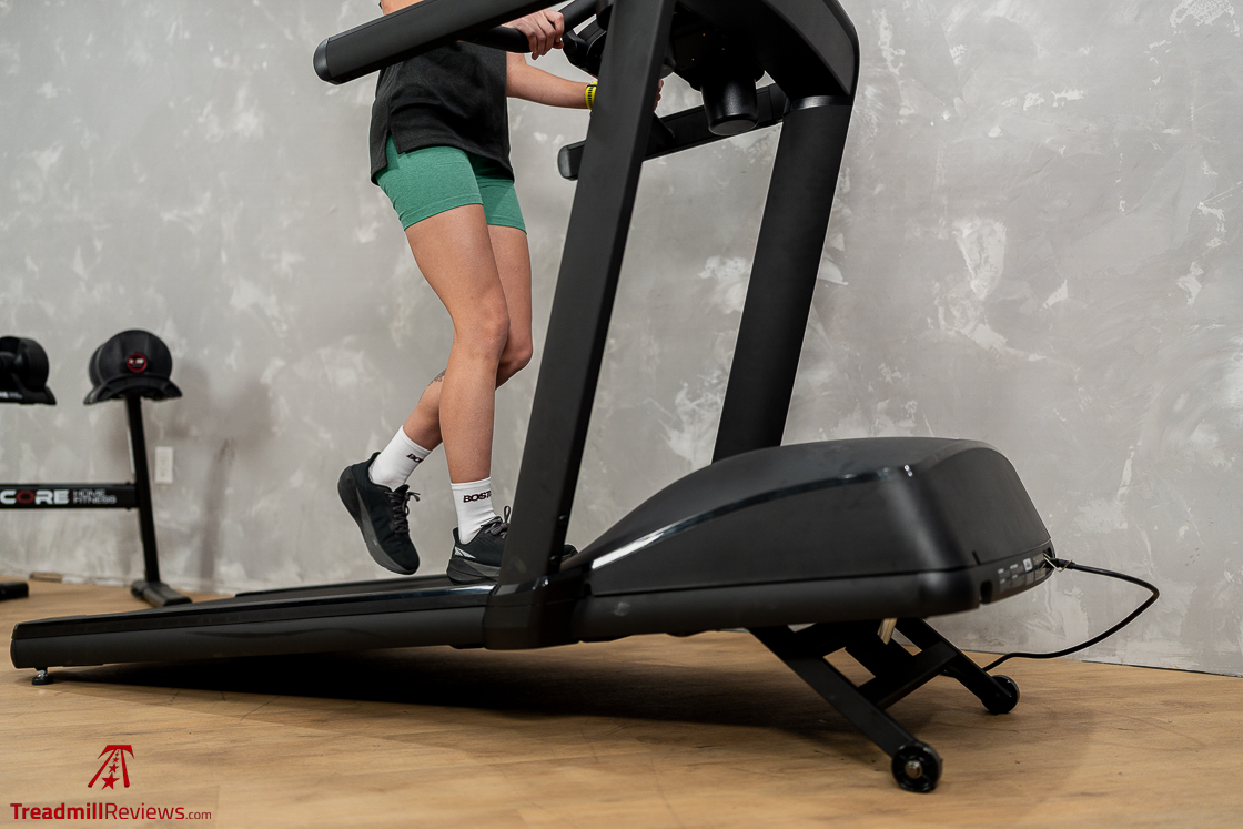 Aviron Victory Treadmill - action incline frame